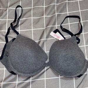 Black t-shirt bra with hook for racerback